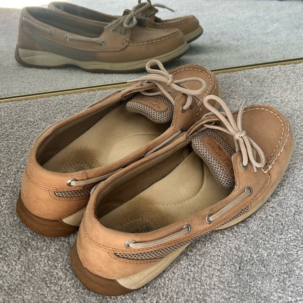 7.5 Sperry boat shoes